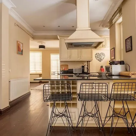 Designer Flat With 3 Bedrooms Istanbul