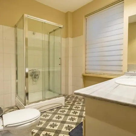 Designer Flat With 3 Bedrooms شقة