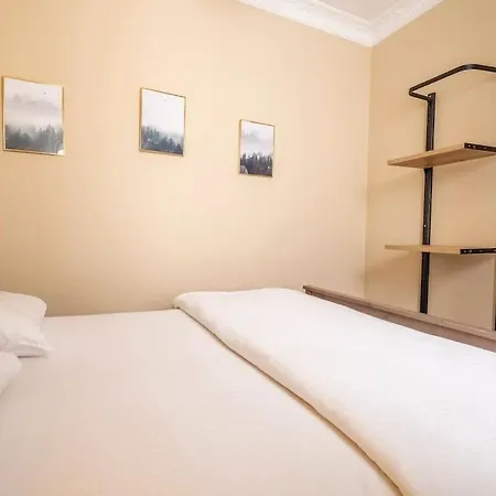 Designer Flat With 3 Bedrooms شقة