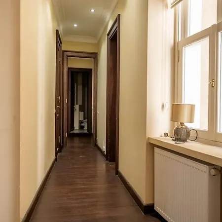 Designer Flat With 3 Bedrooms شقة *